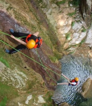 Bajando a rappel